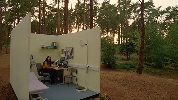 ITV This Morning’s Doctor Sara Kayat sits in a mobile doctors surgery surrounded by a forest on a beautiful day.